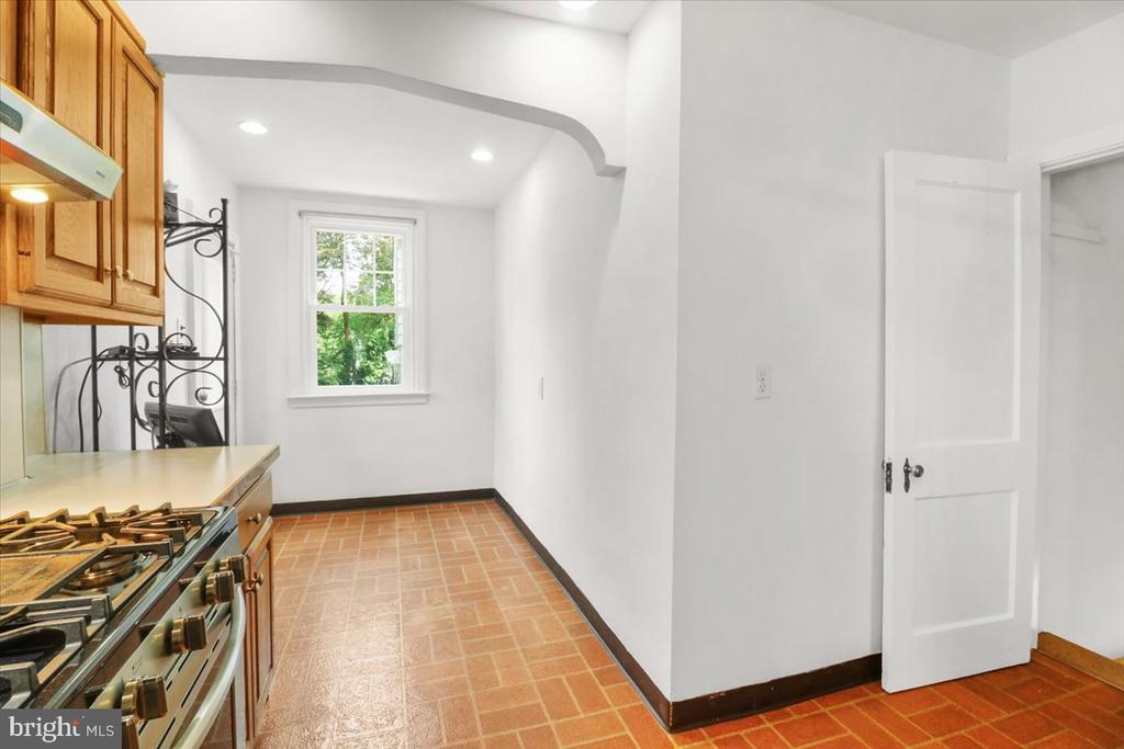 515 ARBOR ROAD