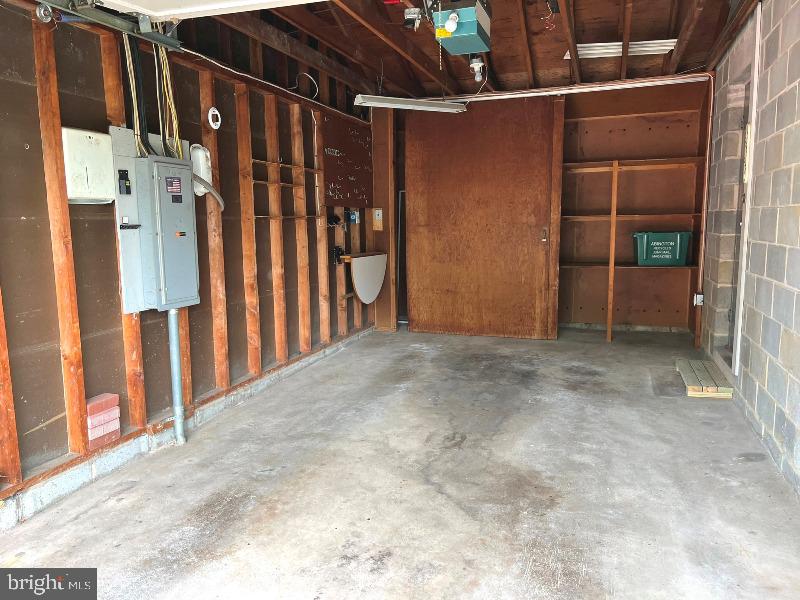 2205 CROSS ROAD
