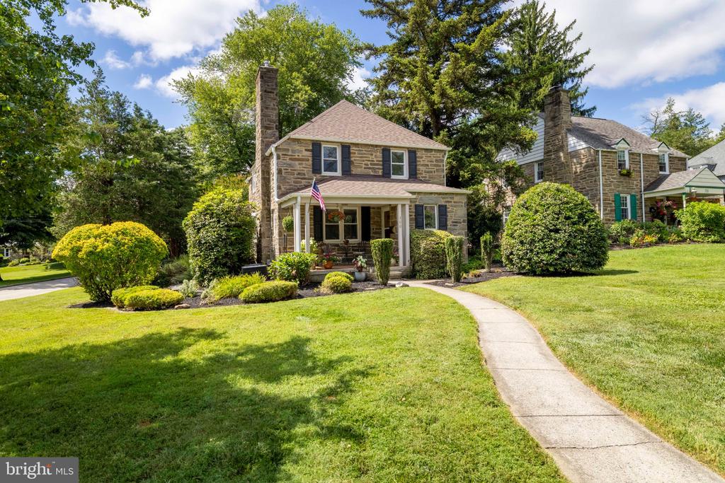 300 CHERRY LANE