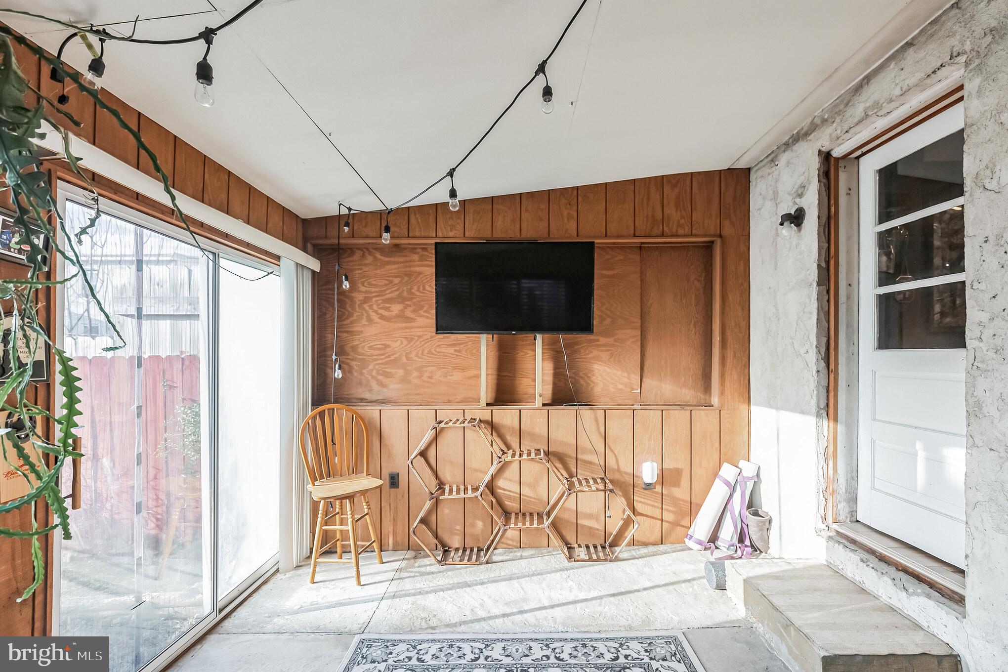 4538 SILVERWOOD STREET