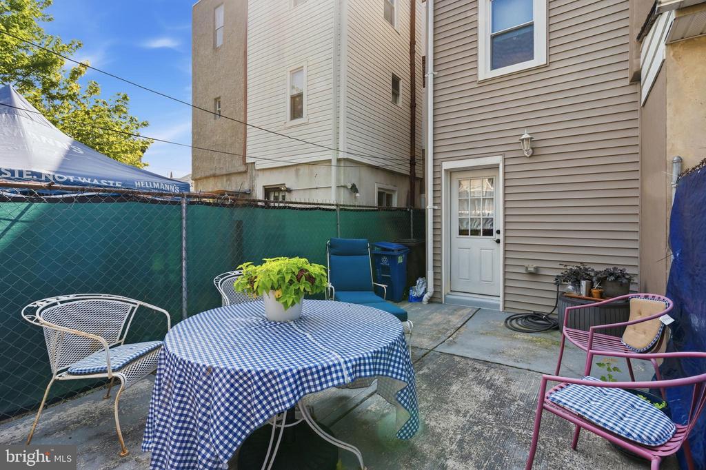2314 EMERALD STREET