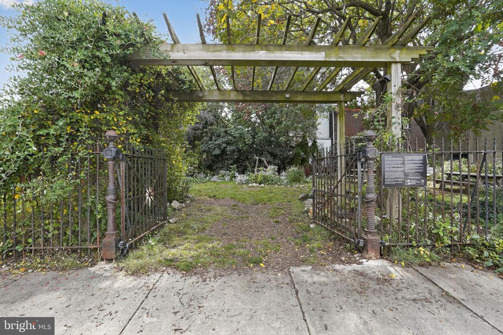 2314 EMERALD STREET