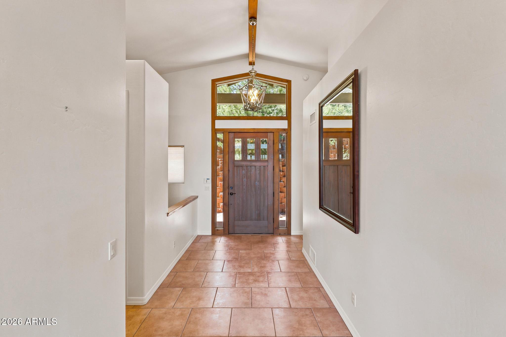 905 W LAKEVIEW Circle