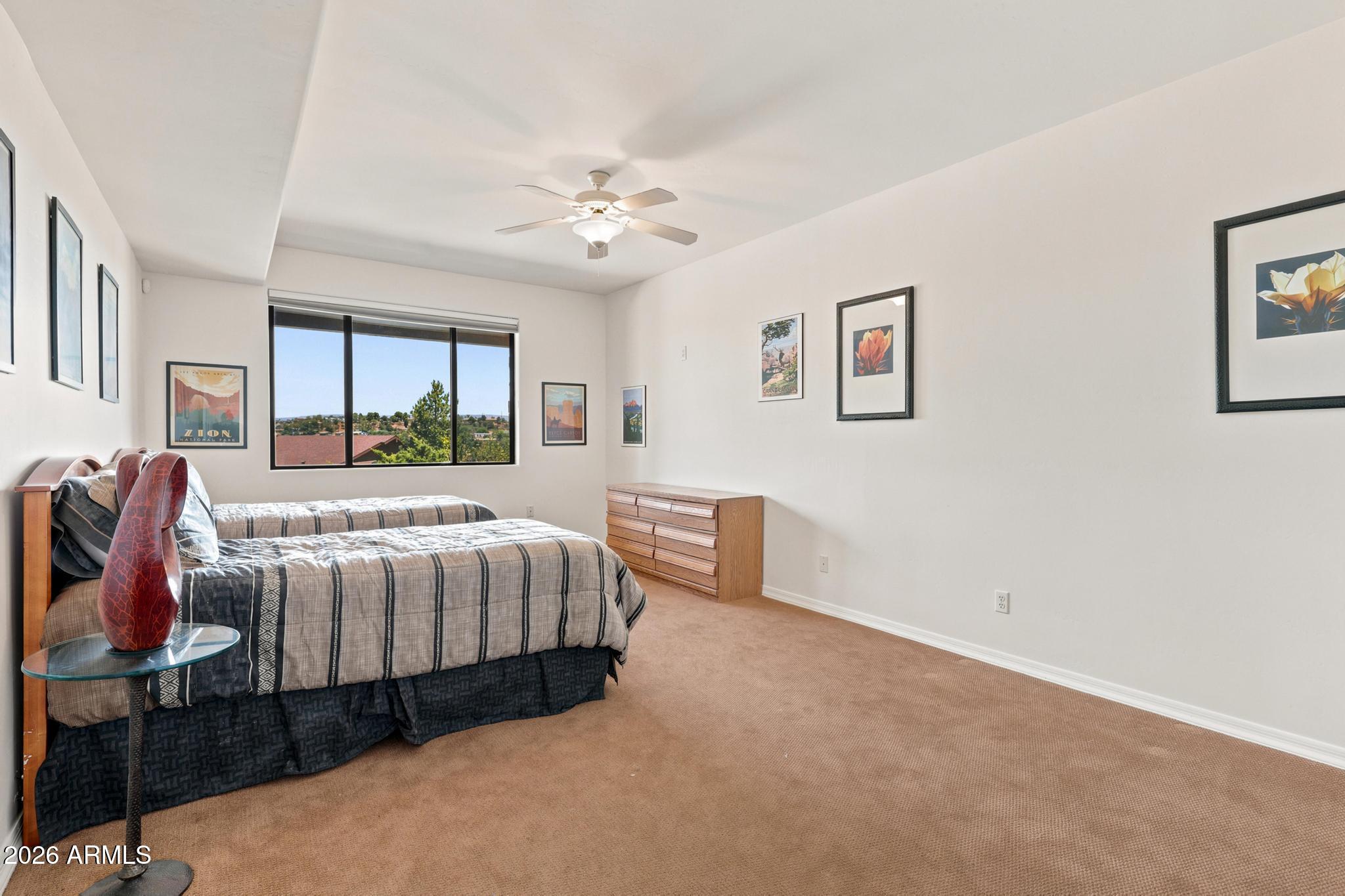 905 W LAKEVIEW Circle