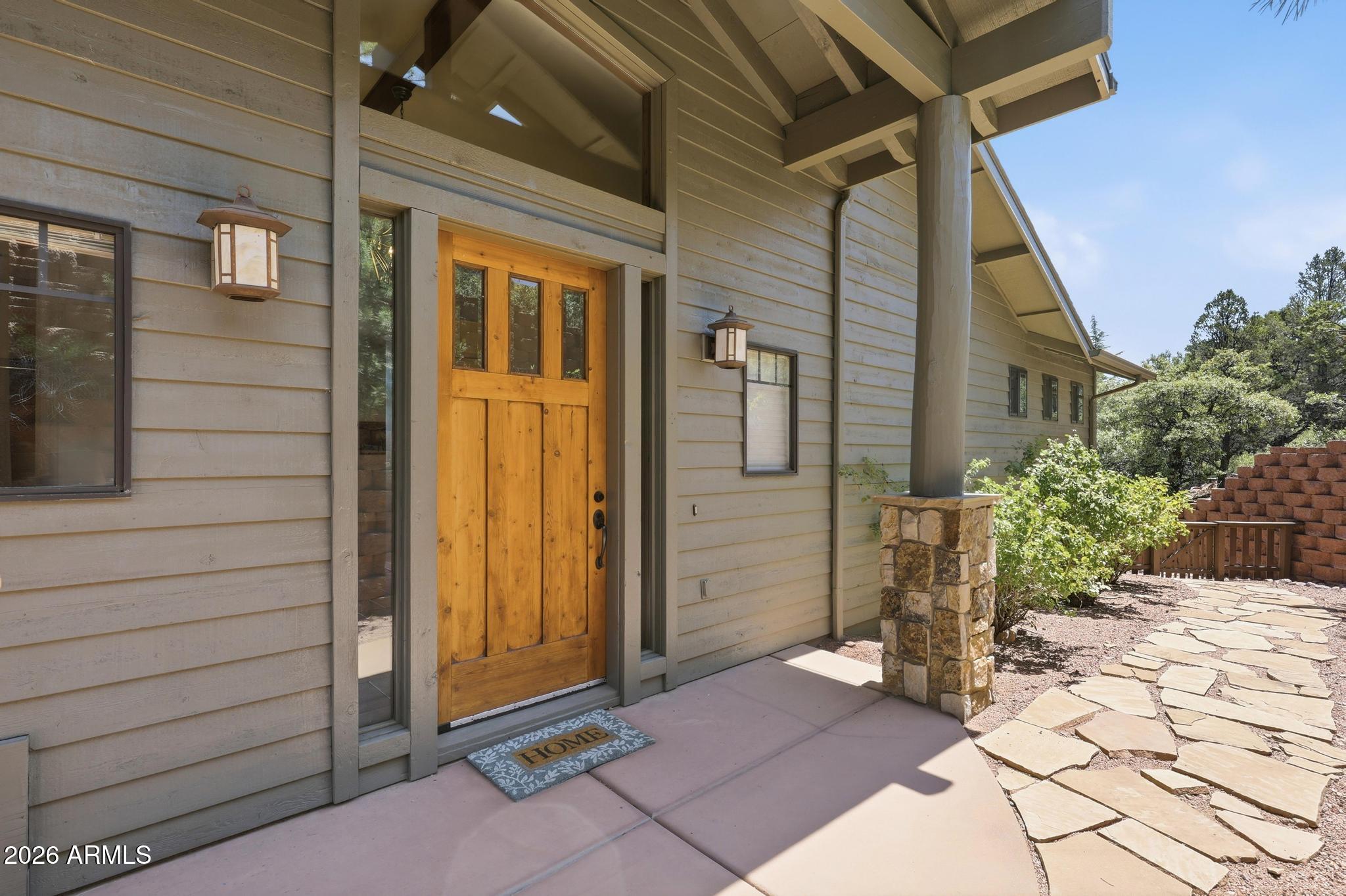 905 W LAKEVIEW Circle
