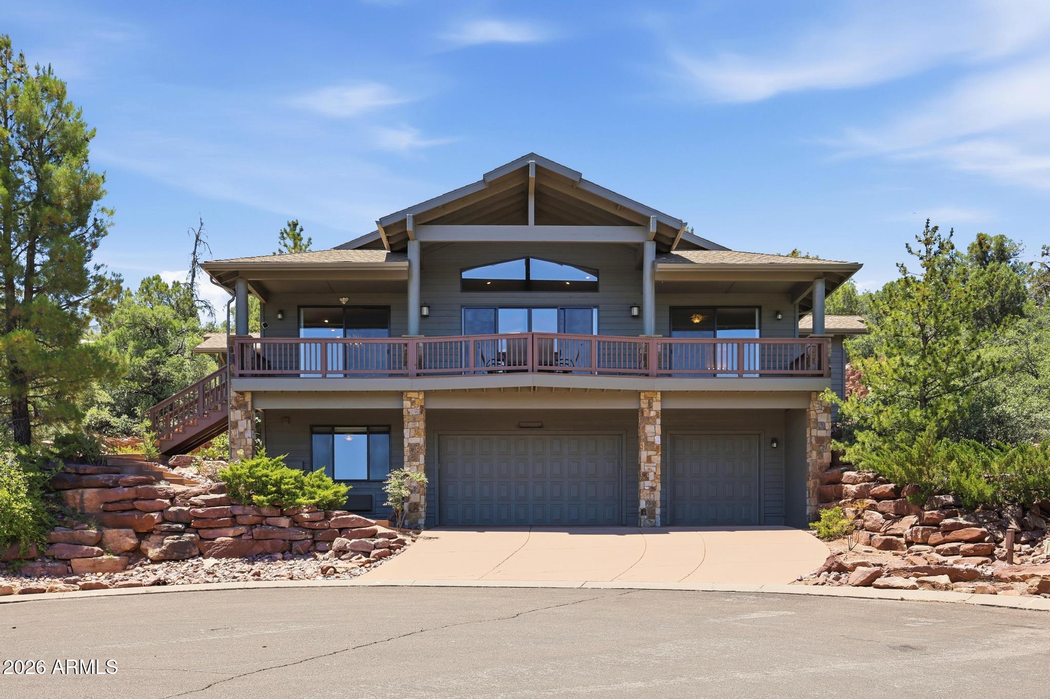 905 W LAKEVIEW Circle