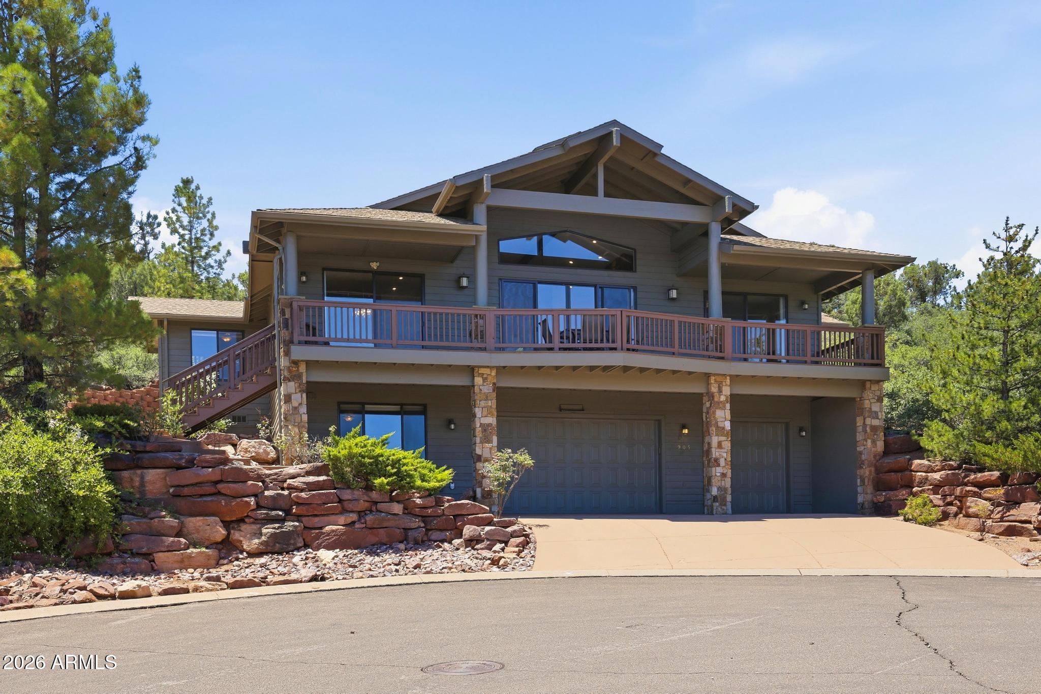 905 W LAKEVIEW Circle