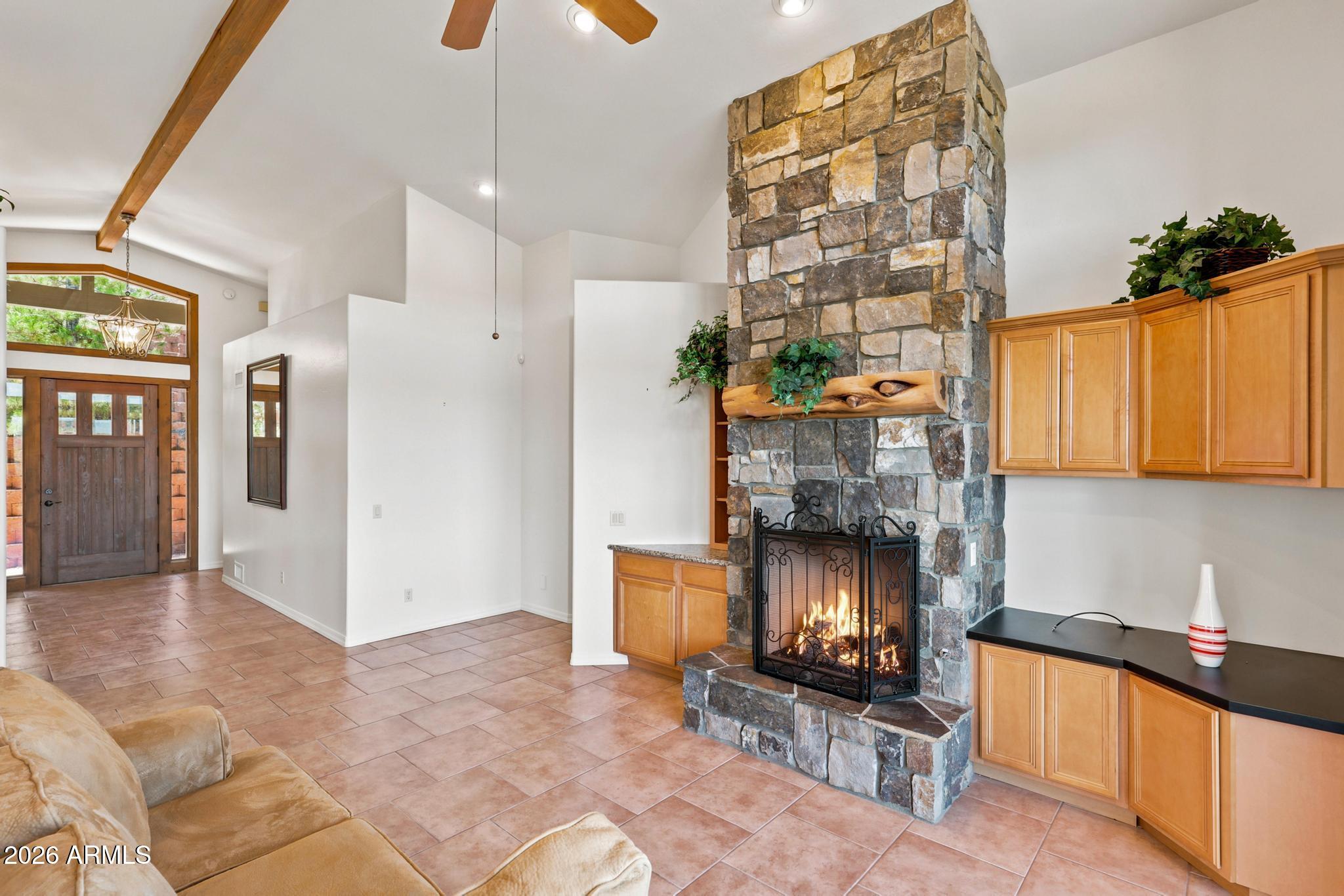 905 W LAKEVIEW Circle