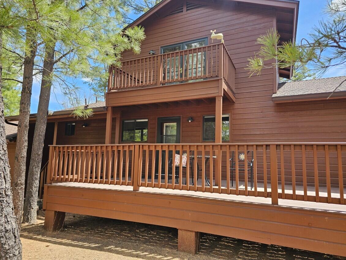 1576 Woodside Place