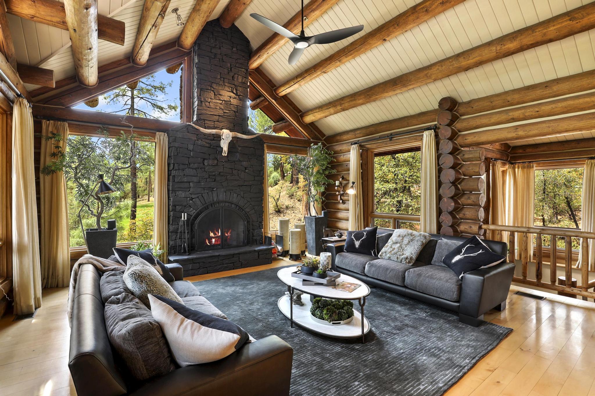2403 E Grapevine Drive