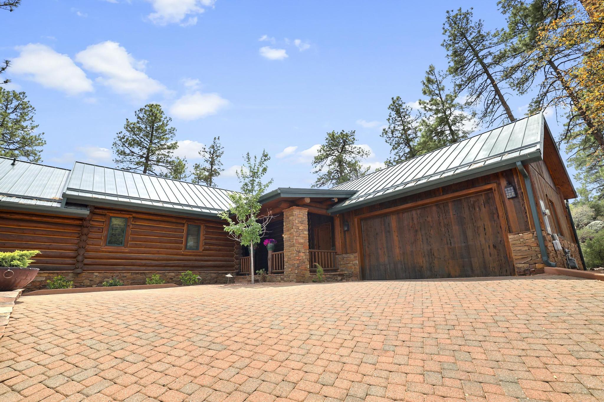 2403 E Grapevine Drive