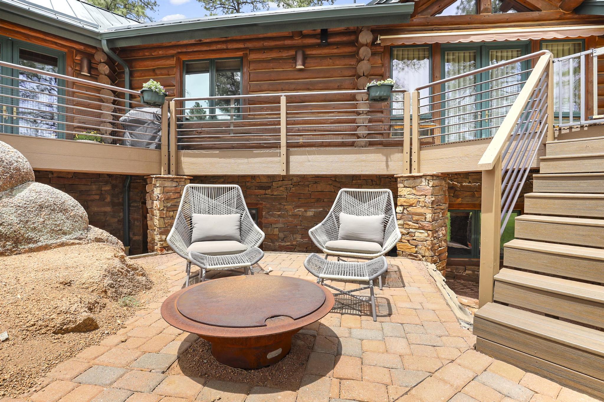 2403 E Grapevine Drive