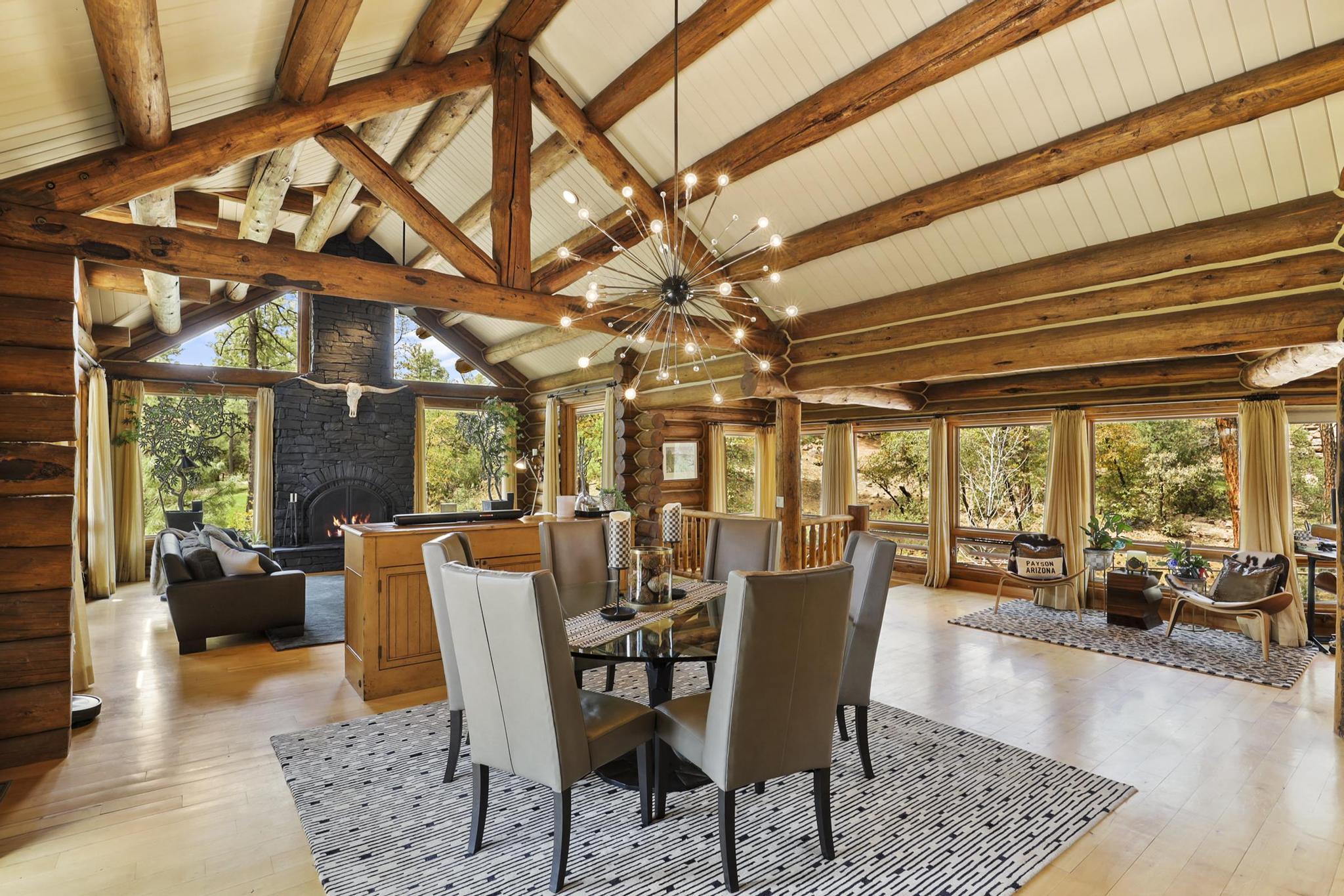 2403 E Grapevine Drive