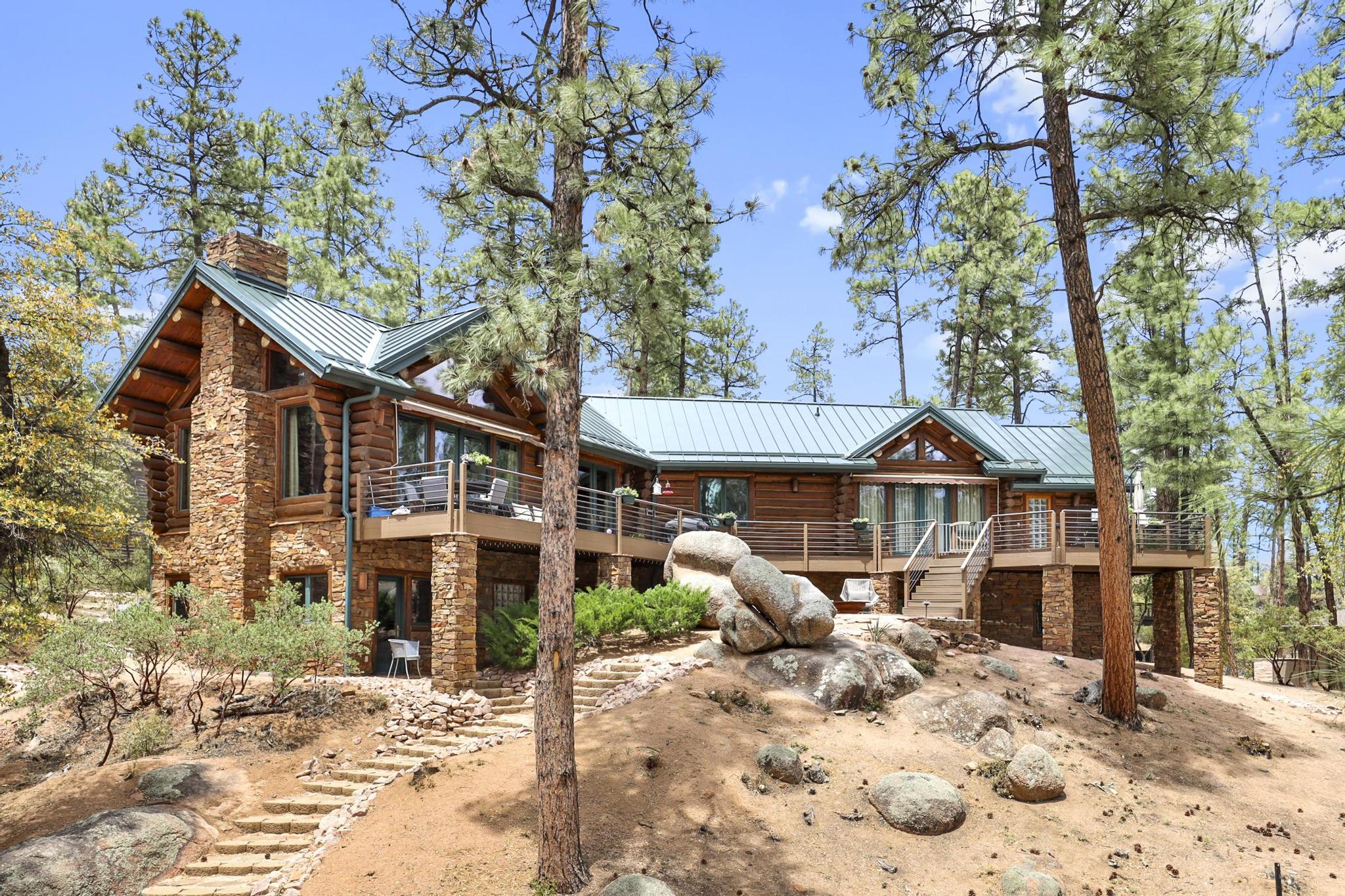 2403 E Grapevine Drive