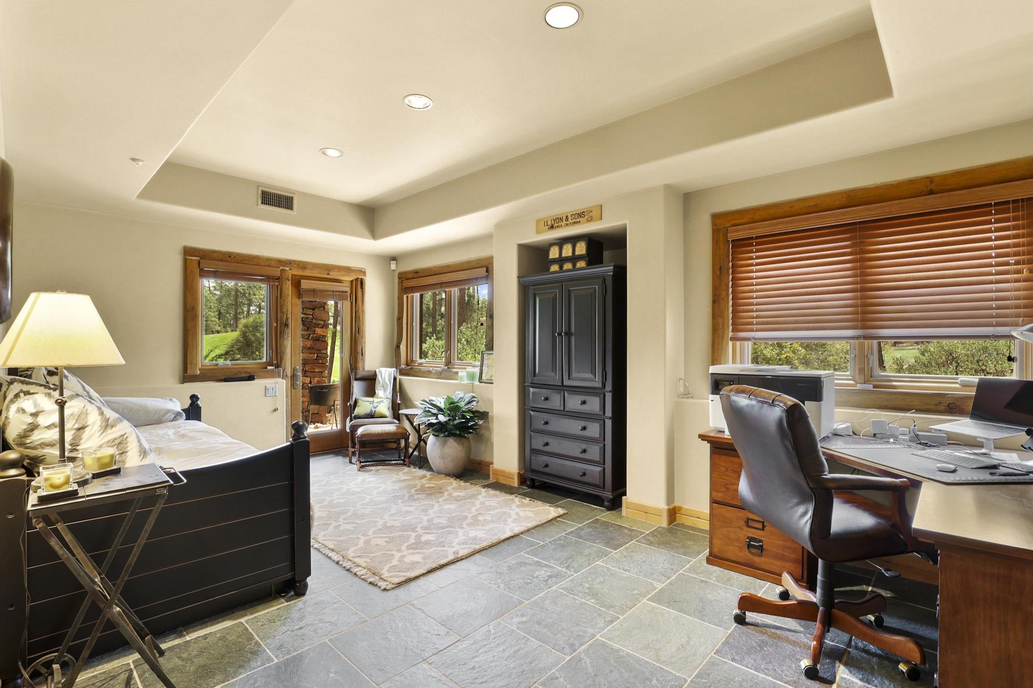 2403 E Grapevine Drive