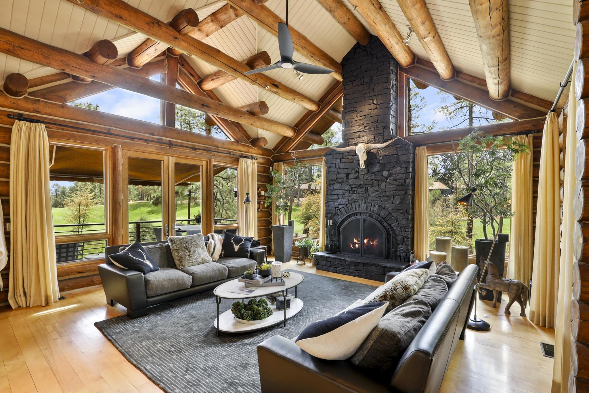 2403 E Grapevine Drive