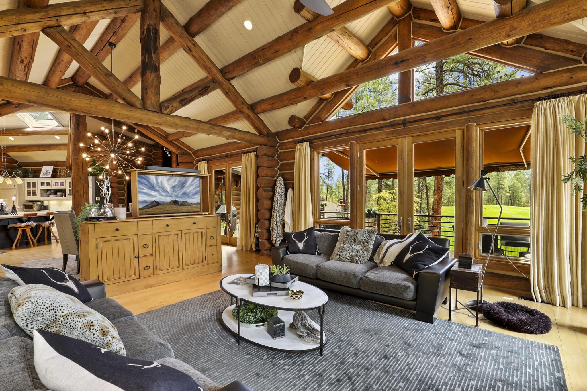 2403 E Grapevine Drive