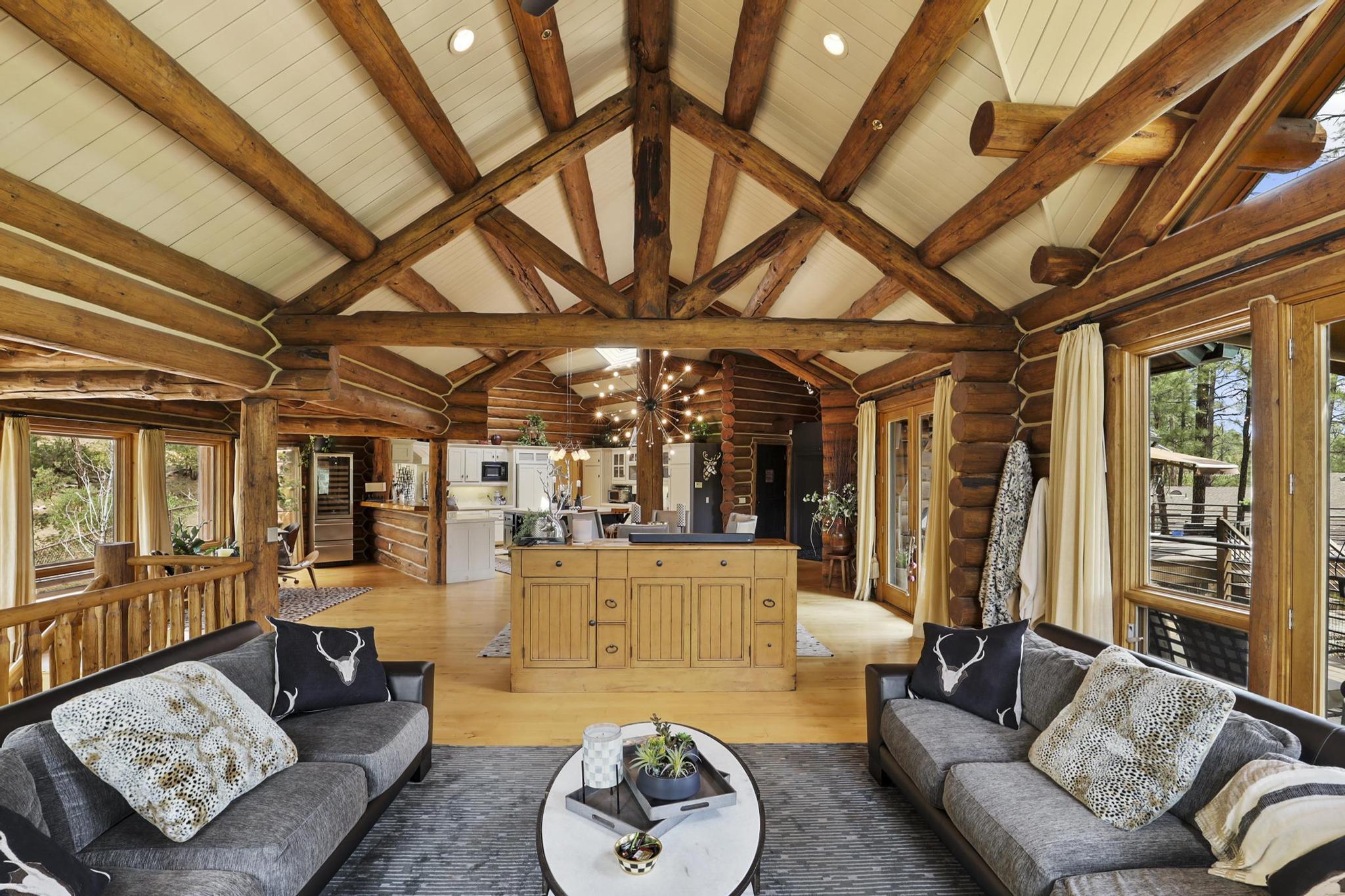 2403 E Grapevine Drive