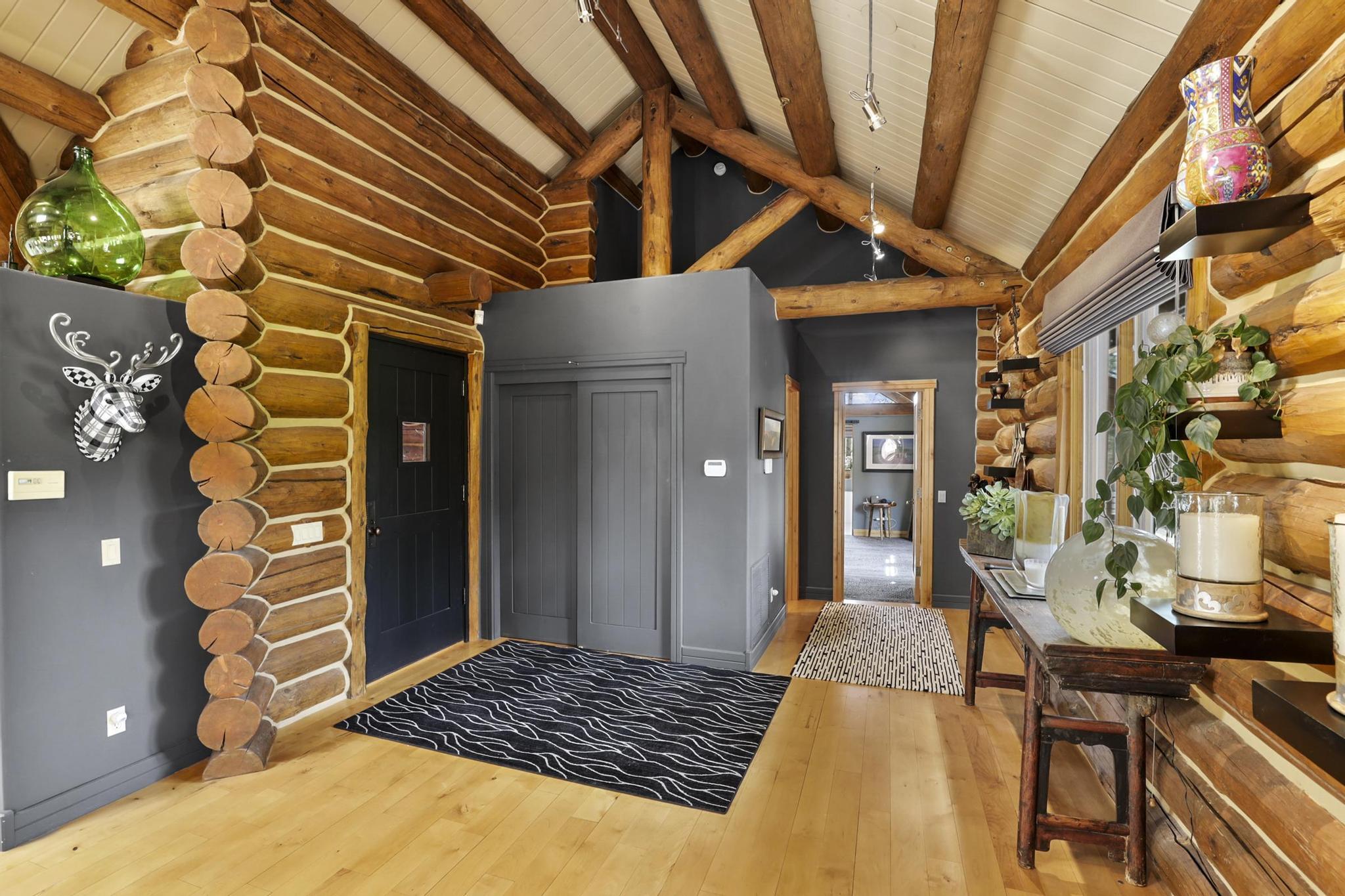 2403 E Grapevine Drive