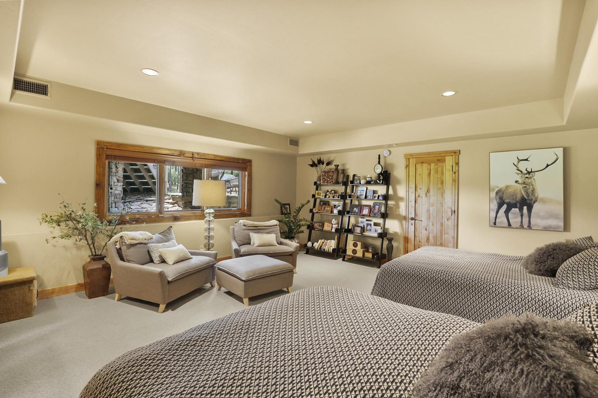 2403 E Grapevine Drive