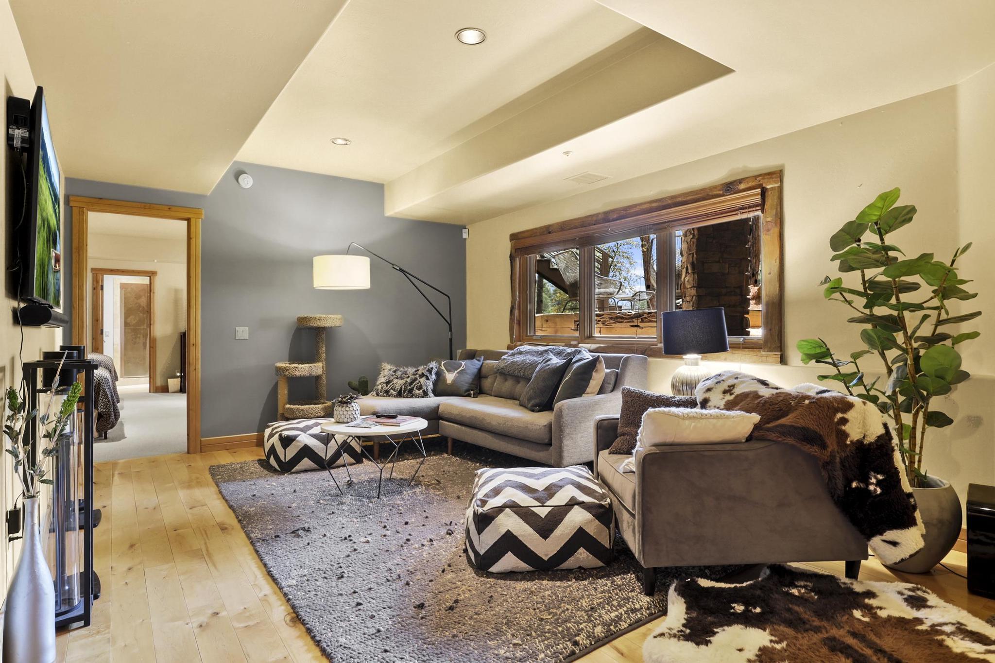 2403 E Grapevine Drive