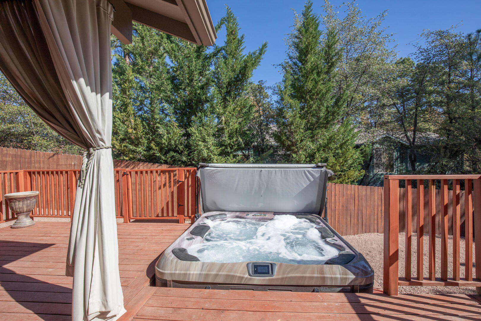 824 W Country Lane
