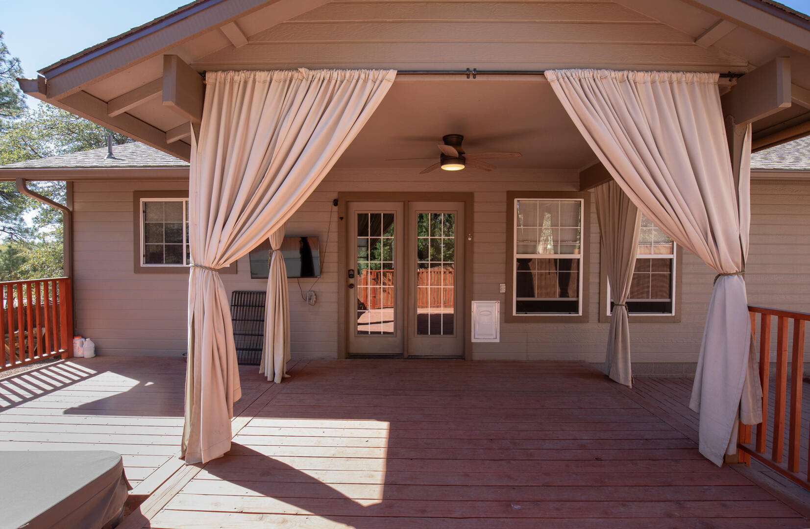 824 W Country Lane