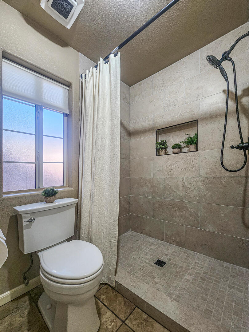 824 W Country Lane