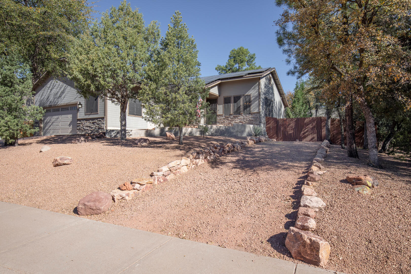824 W Country Lane