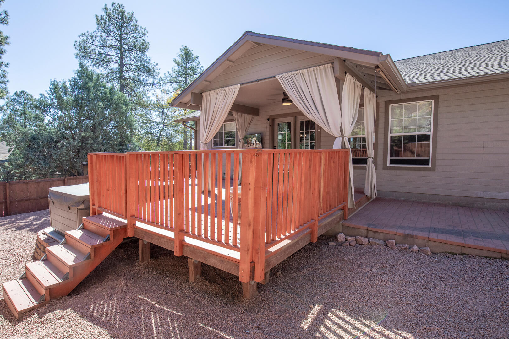 824 W Country Lane