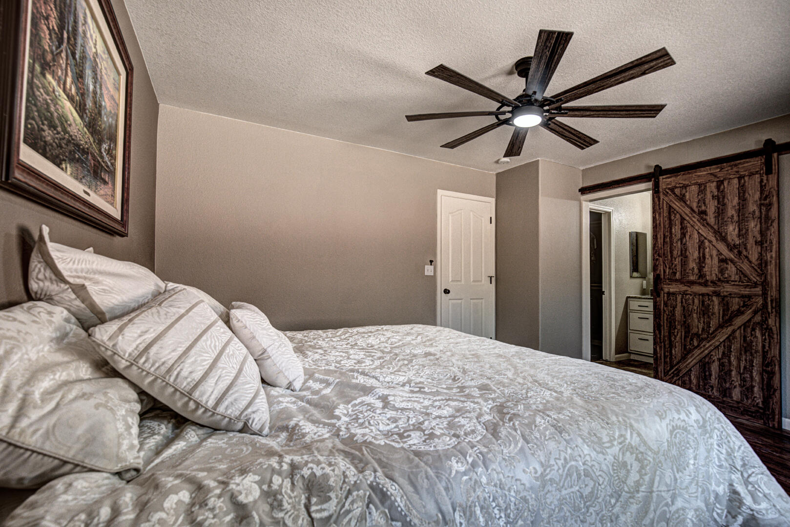 824 W Country Lane