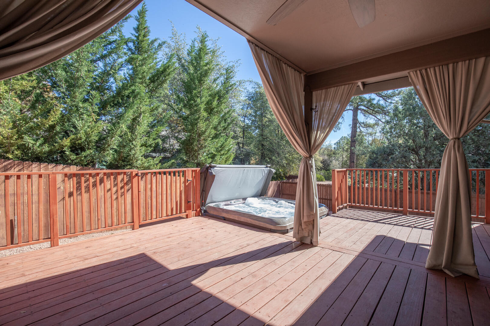 824 W Country Lane