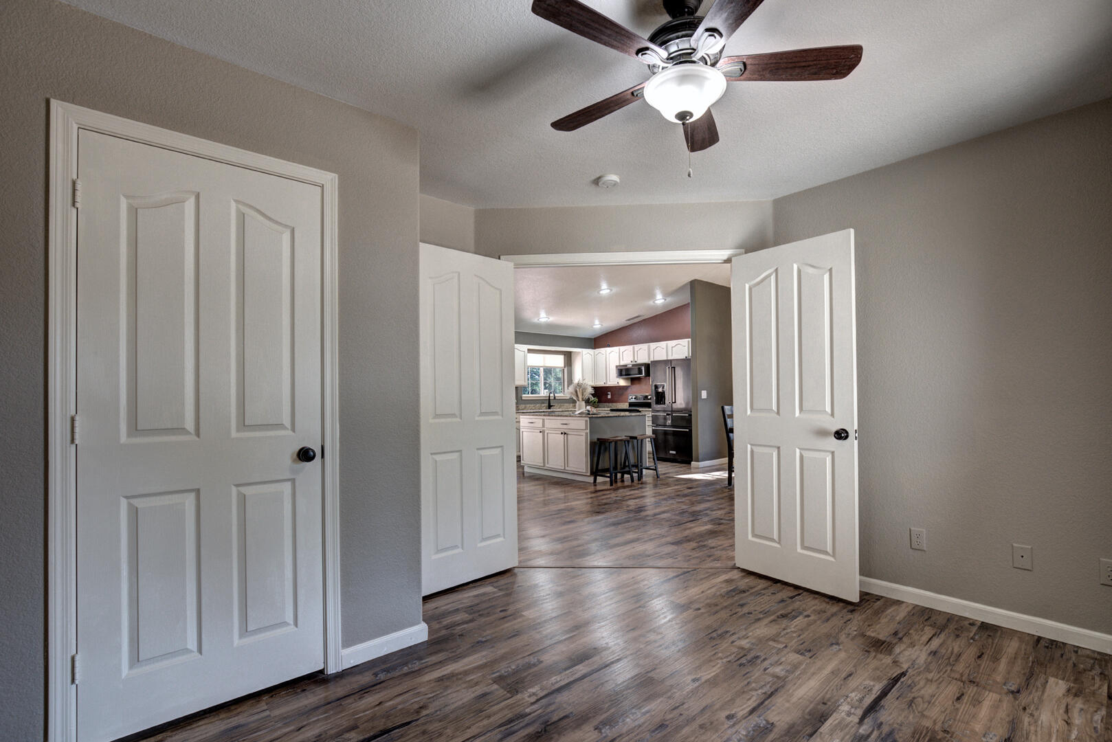 824 W Country Lane