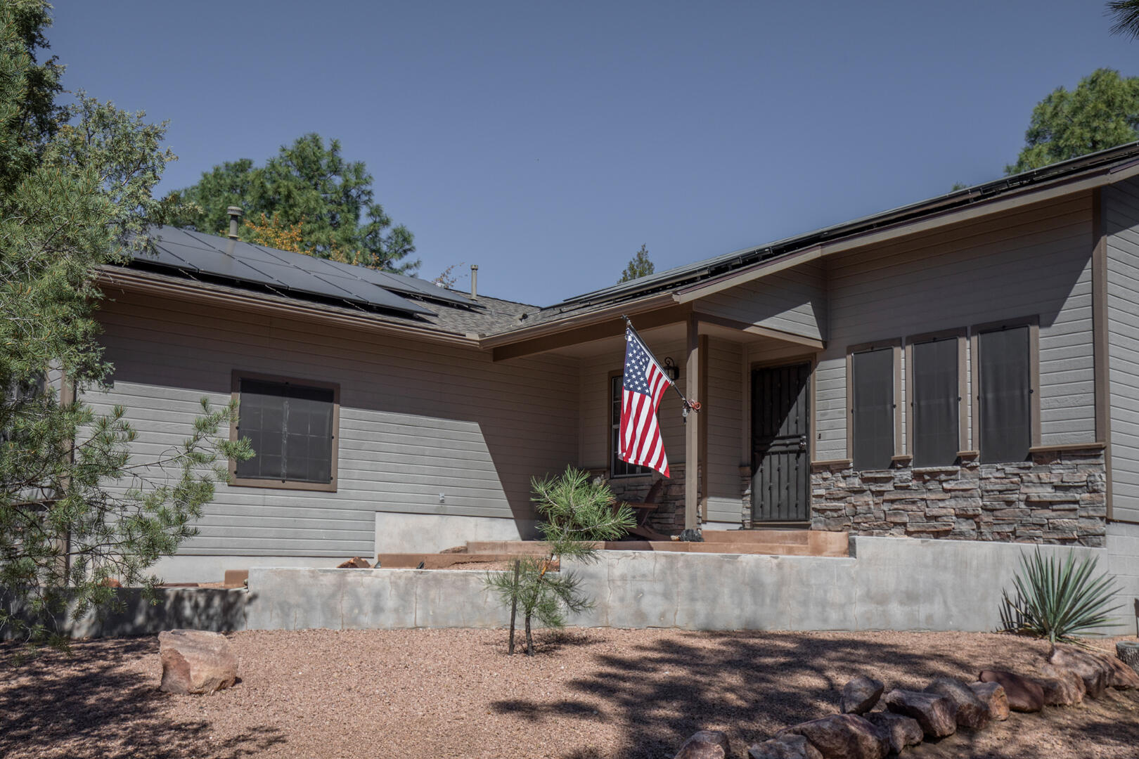 824 W Country Lane