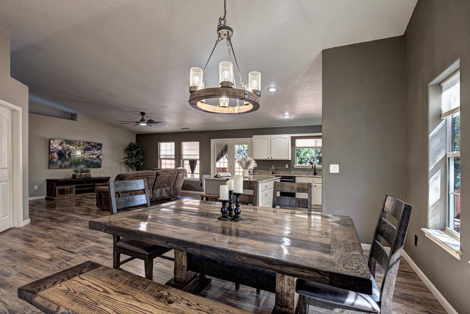 824 W Country Lane