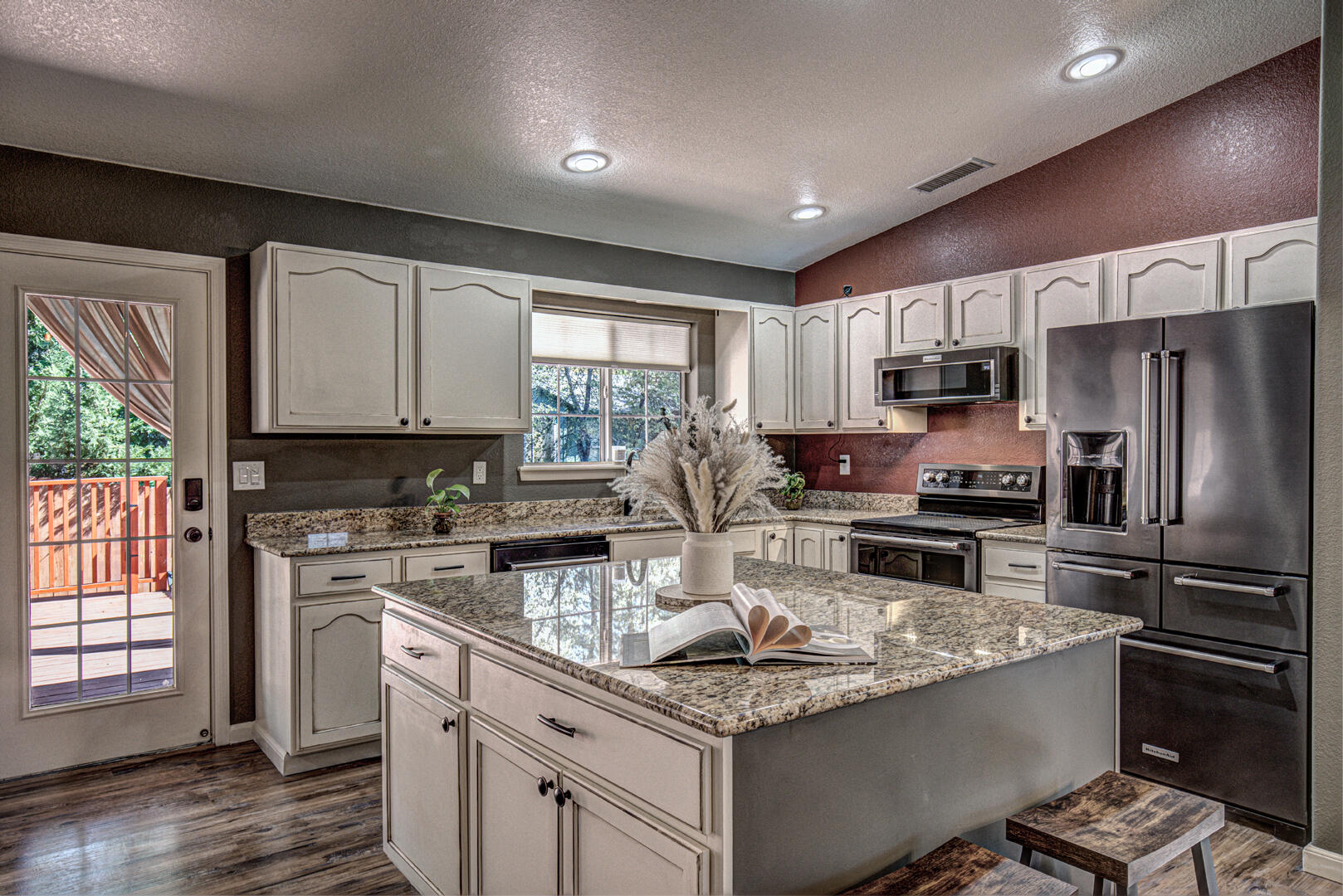 824 W Country Lane