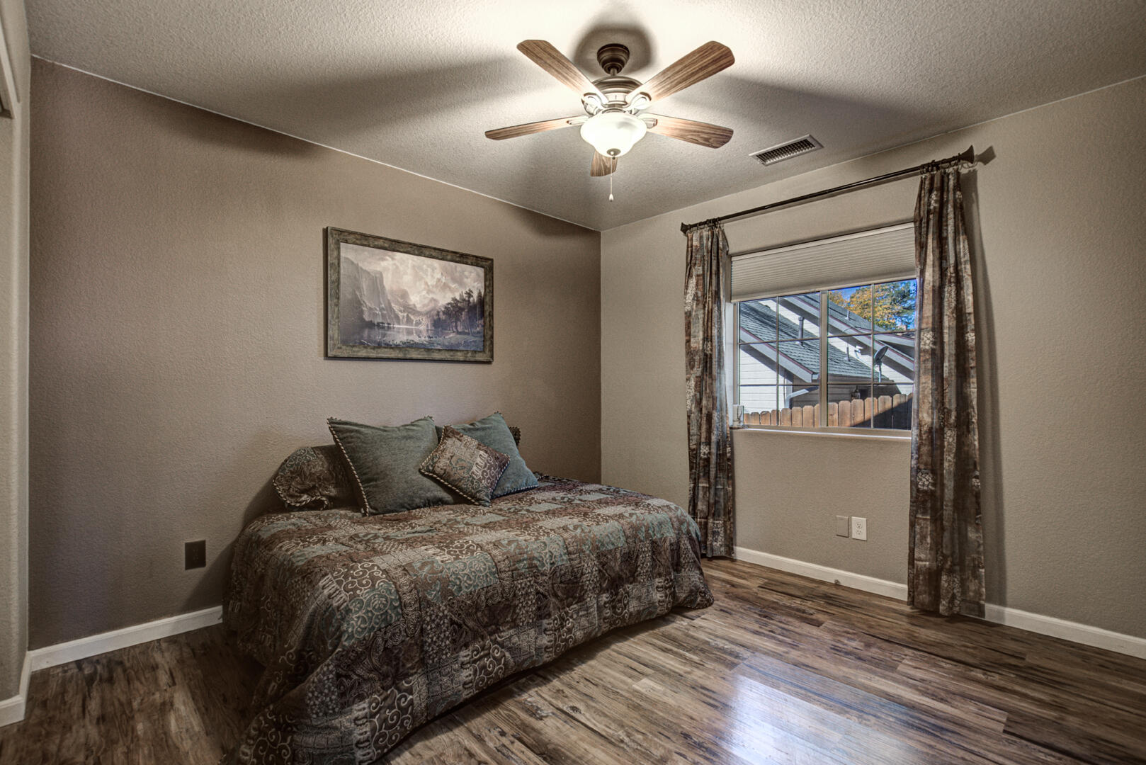 824 W Country Lane