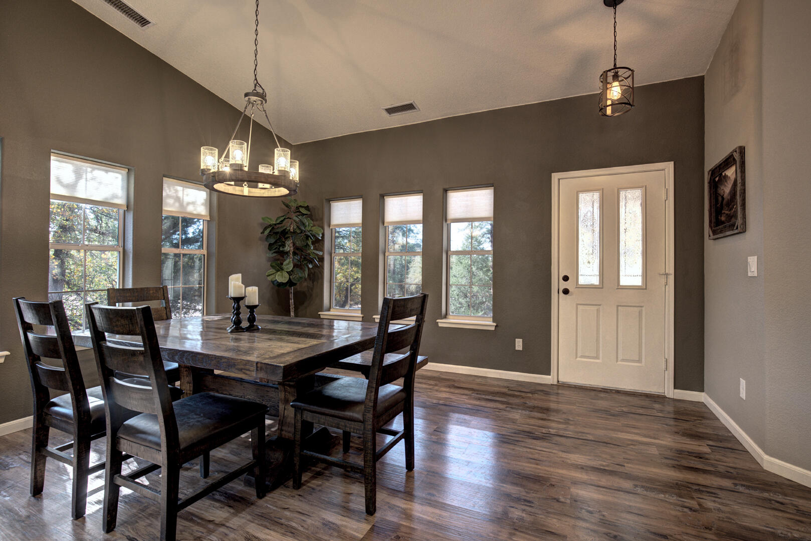 824 W Country Lane