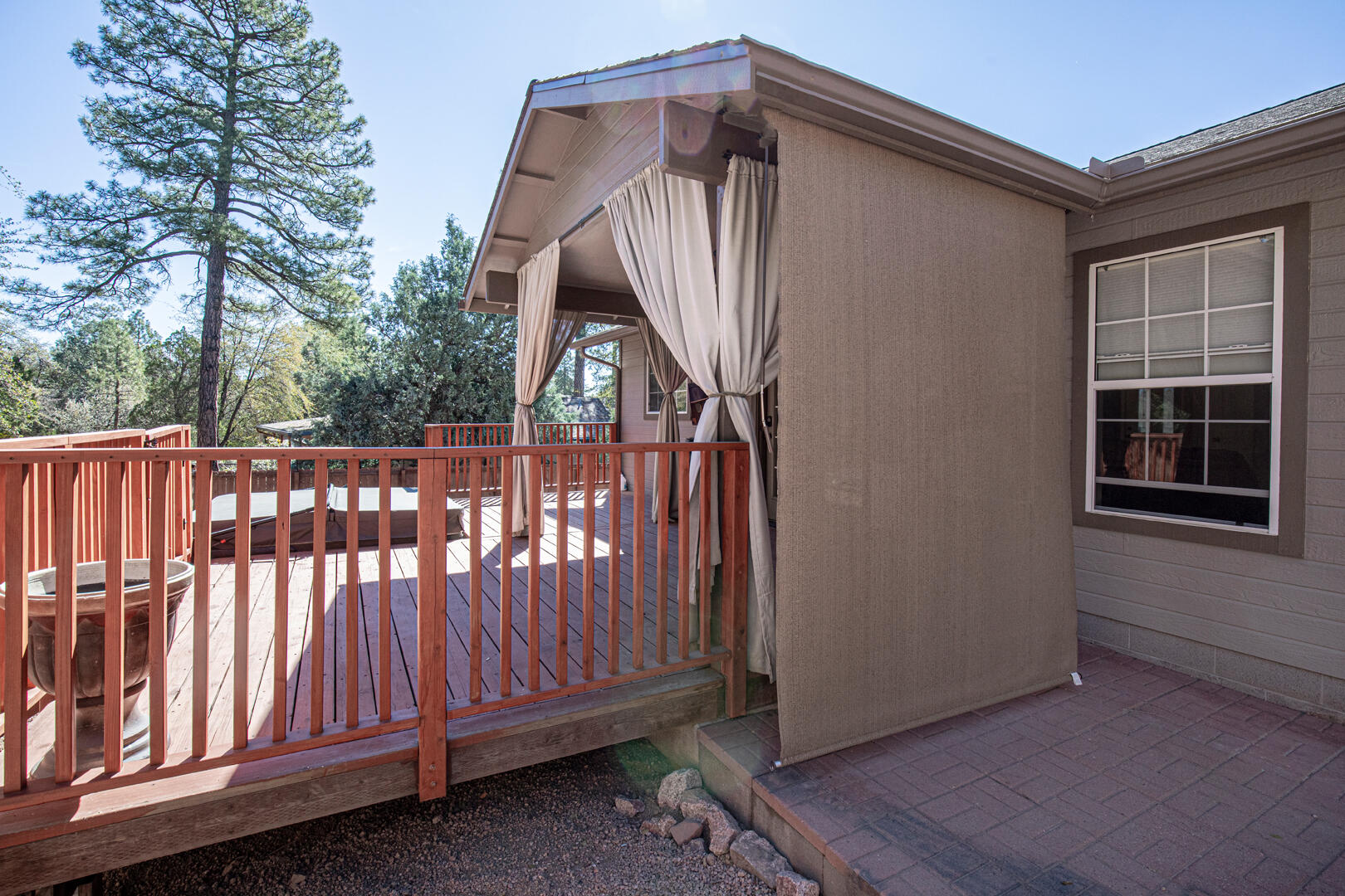 824 W Country Lane