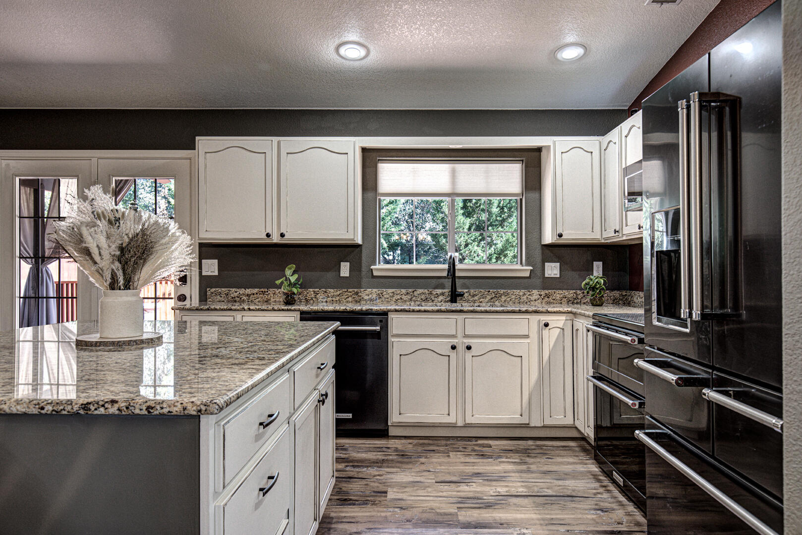 824 W Country Lane