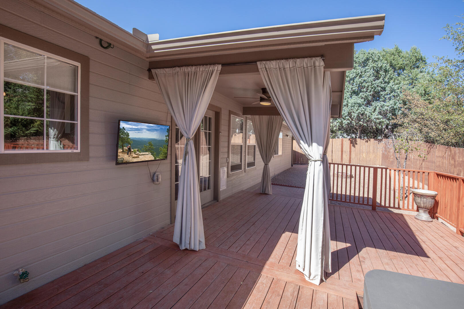 824 W Country Lane
