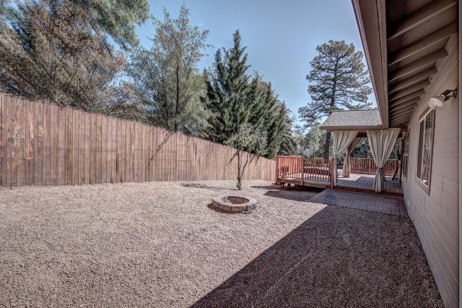 824 W Country Lane