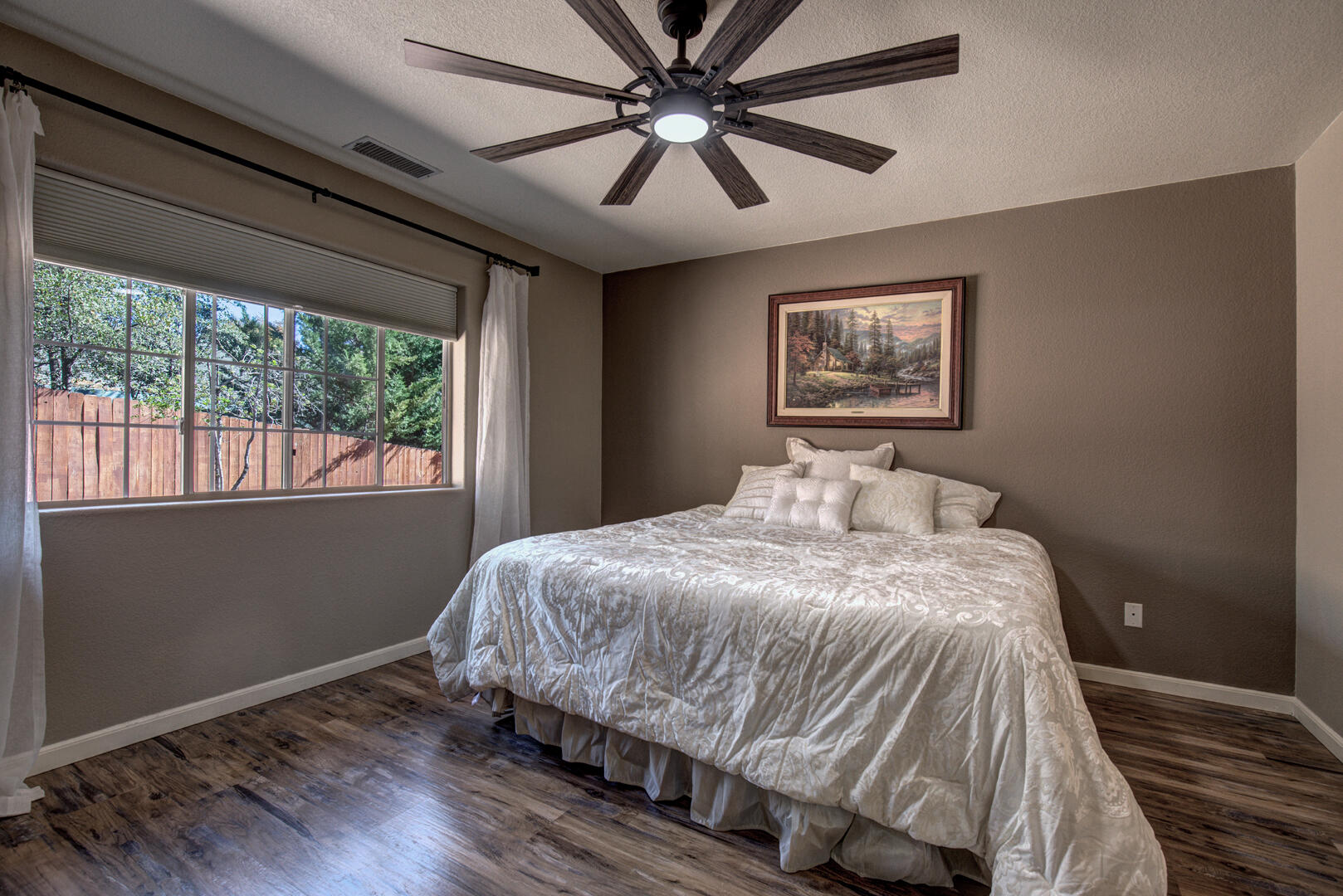 824 W Country Lane