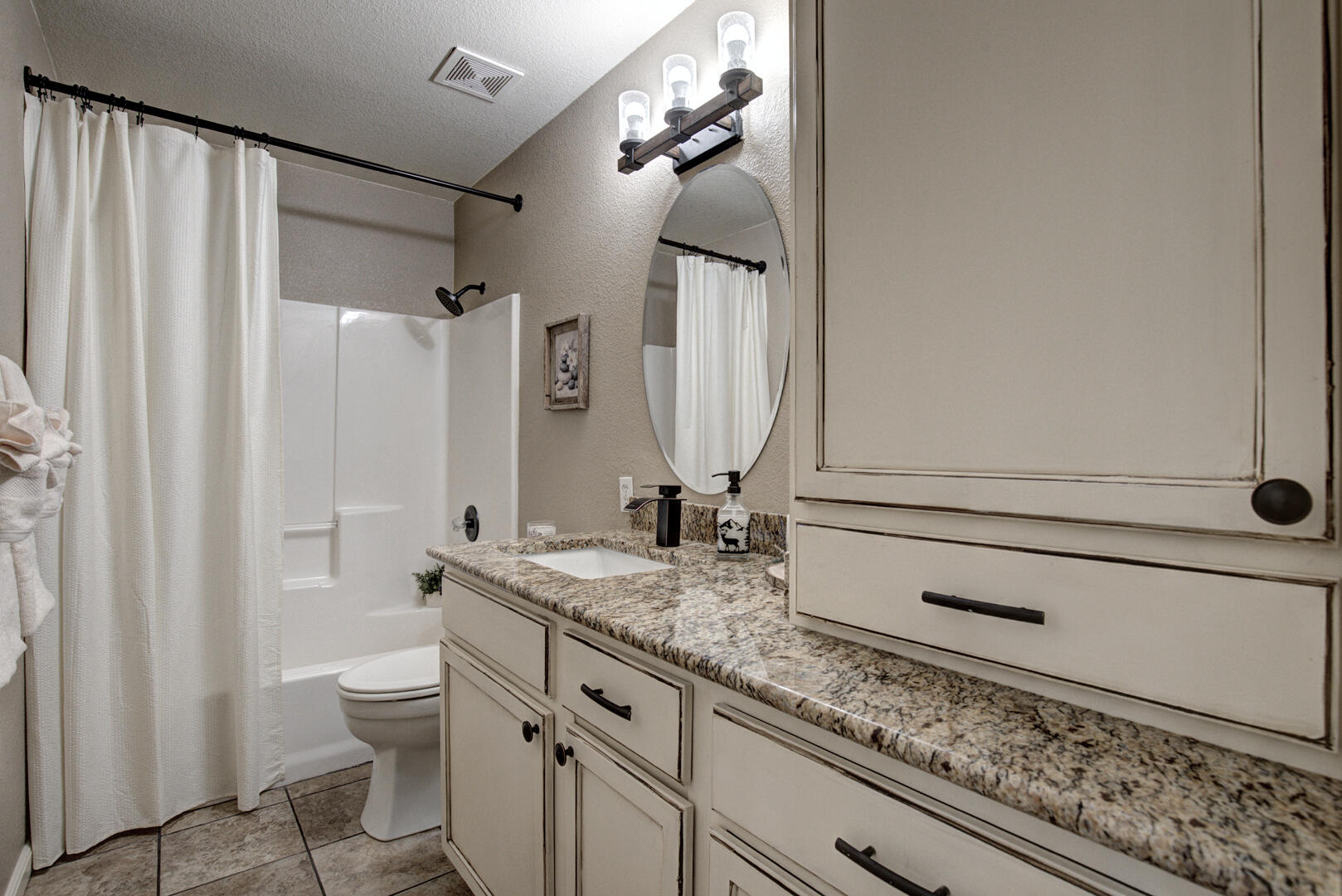 824 W Country Lane