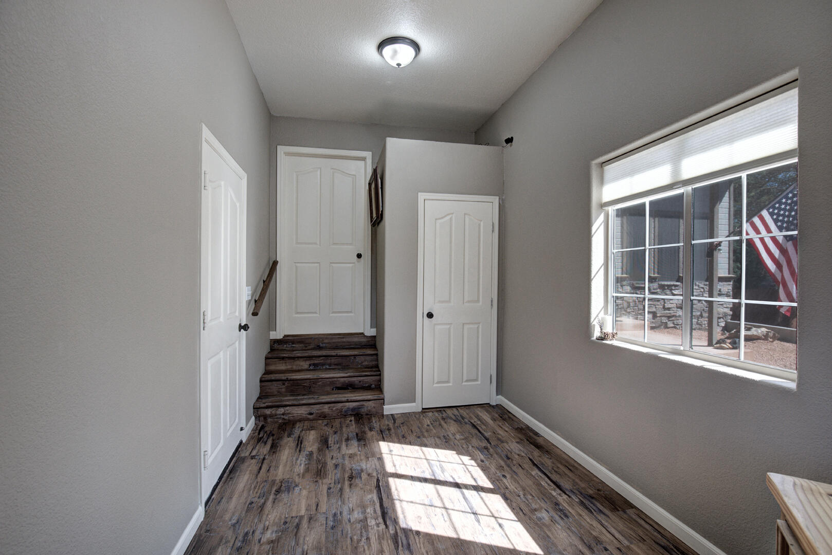 824 W Country Lane