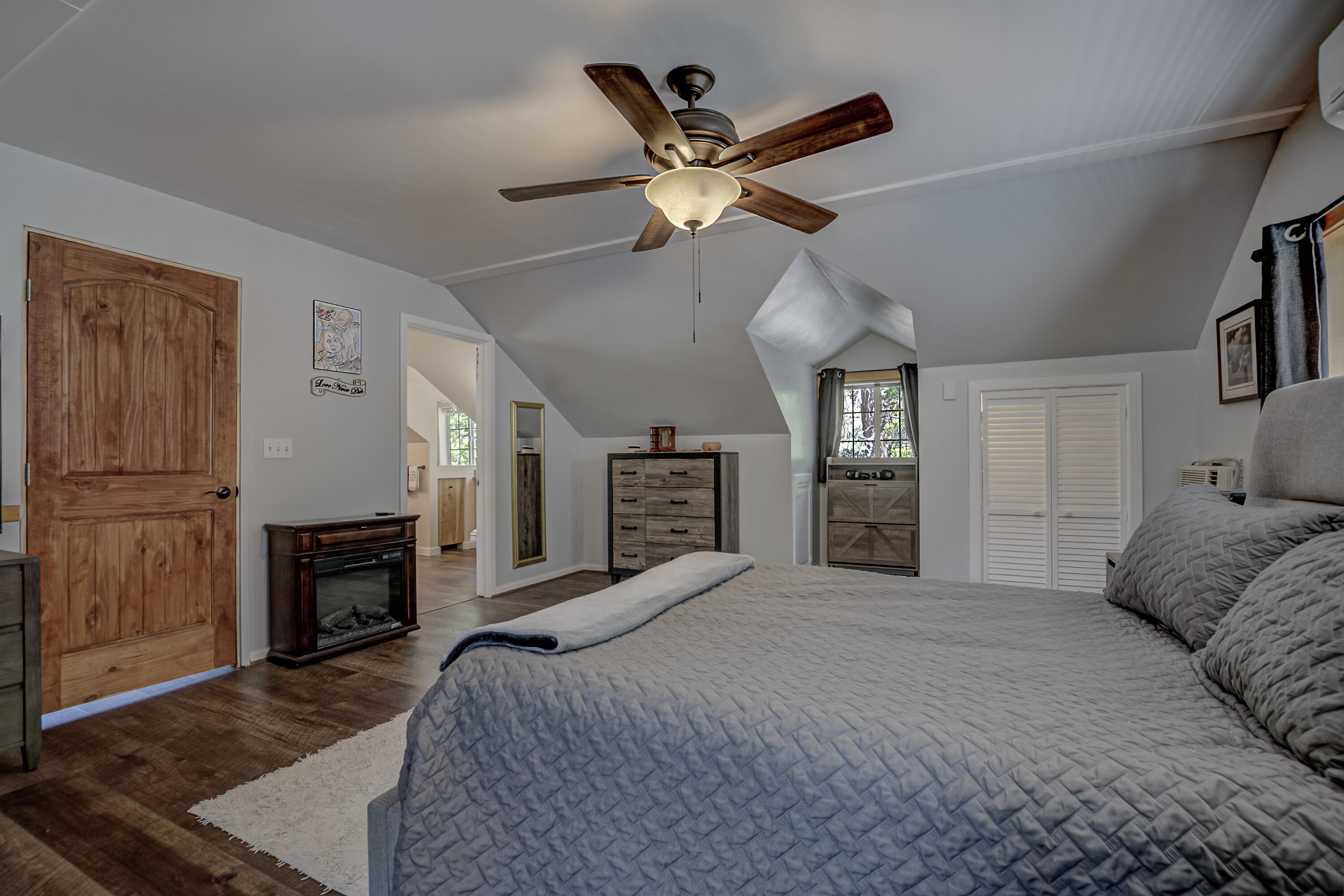6450 W Woodland Walk