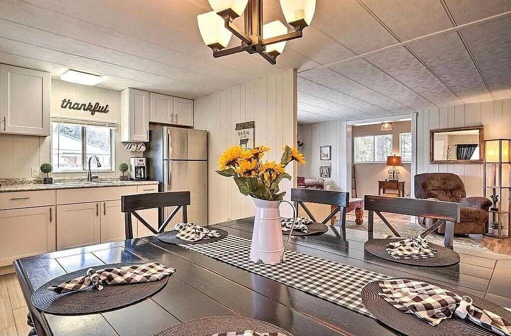 703 W Colt Circle