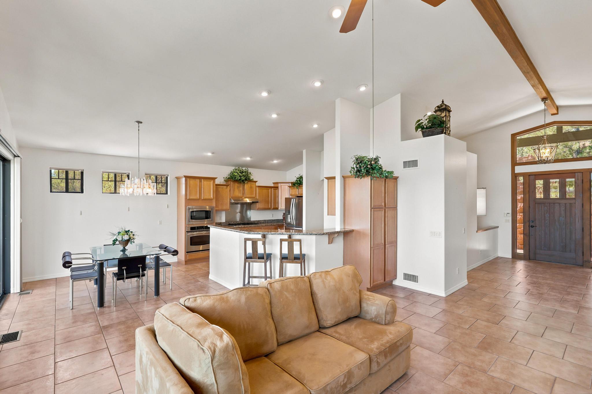 905 W Lakeview Circle