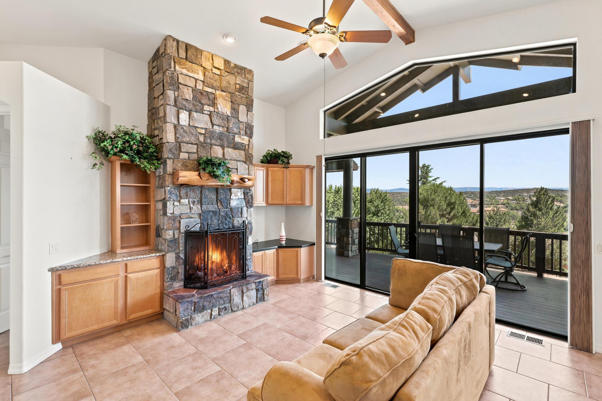 905 W Lakeview Circle