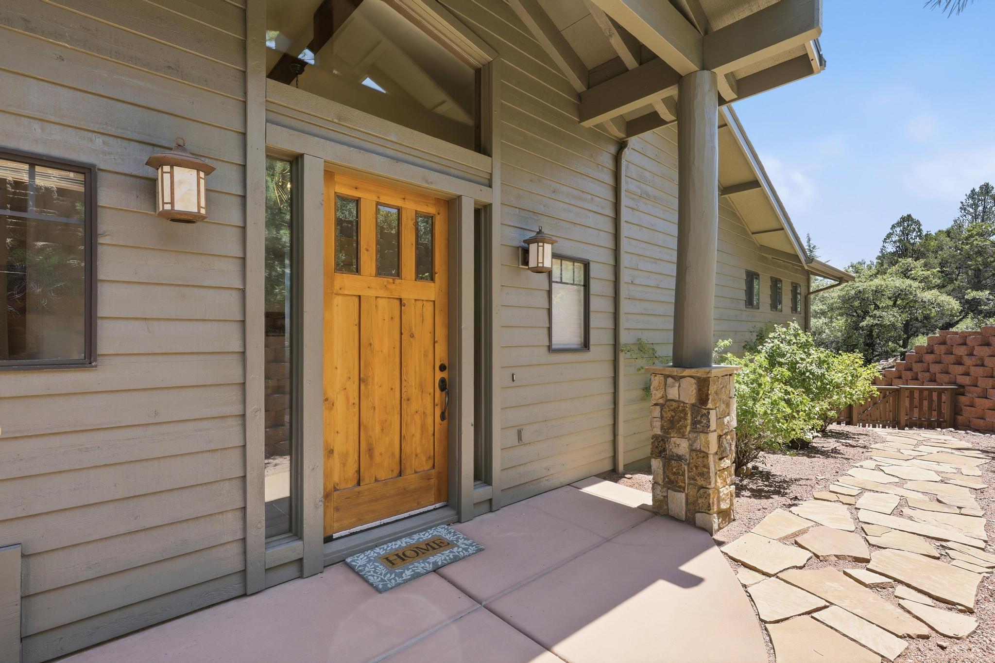 905 W Lakeview Circle